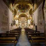 La chiesa, dalla pianta a croce greca, si presenta scandita in due ordini sovrapposti...